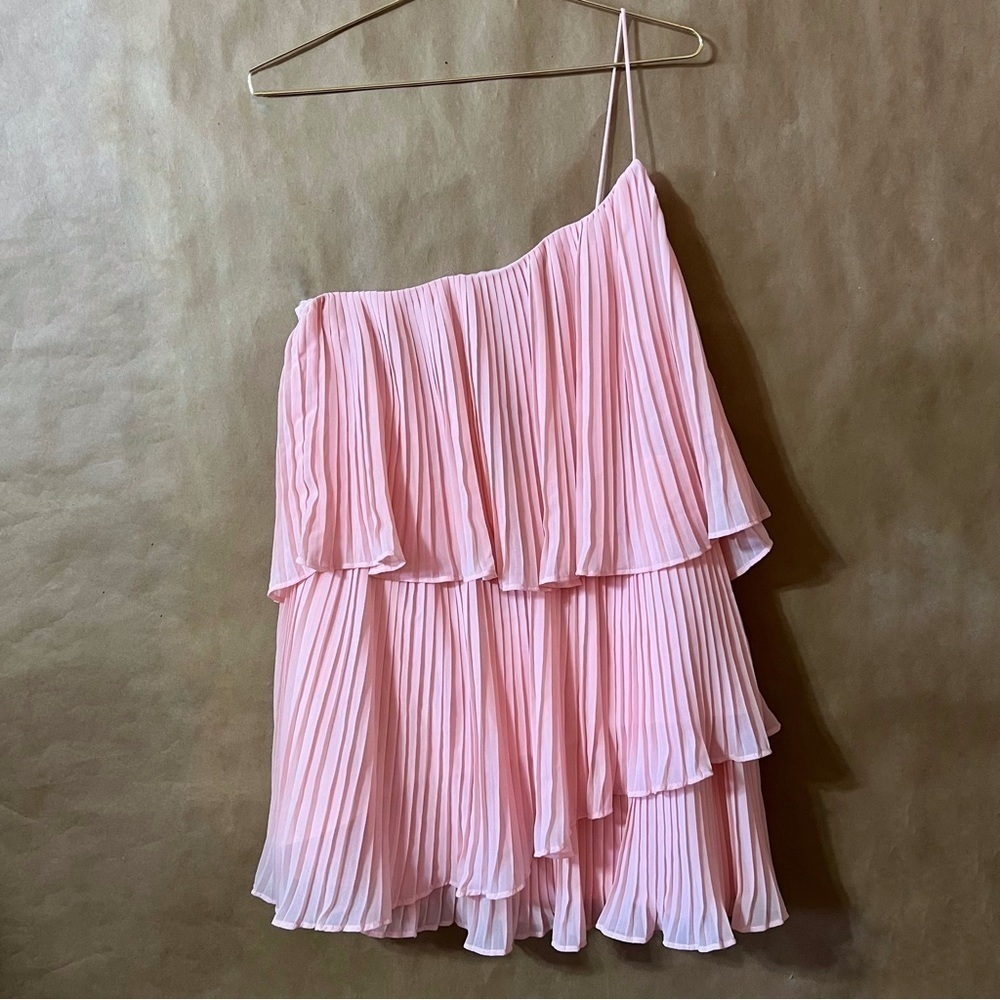 NBD | NWT Girlfriend Material One Shoulder Pleated Tiered Mini Dress Pink Size M
